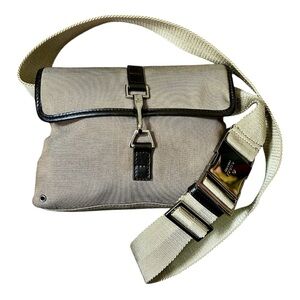 Pre Owned Stylish GUCCI BELT BAG in EXCELLENT CONDITION